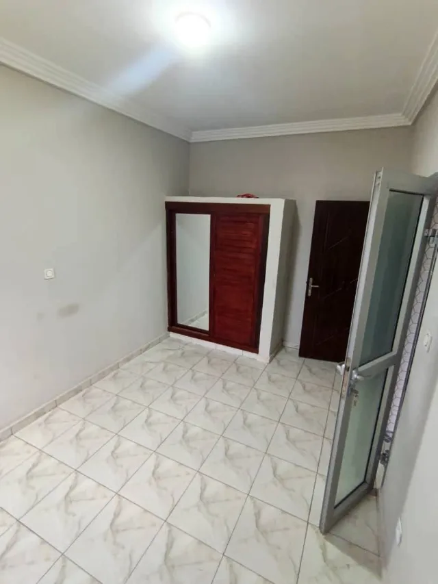 Bel Appartement à petit prix dans une zone résidentielle et sécurisée — photo 2